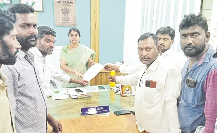 10th graders brutally beat up 9th grader: Telangana