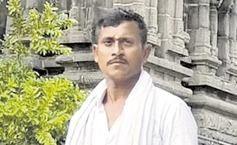 అప్పుల బాధతో యువ రైతు ఆత్మహత్య