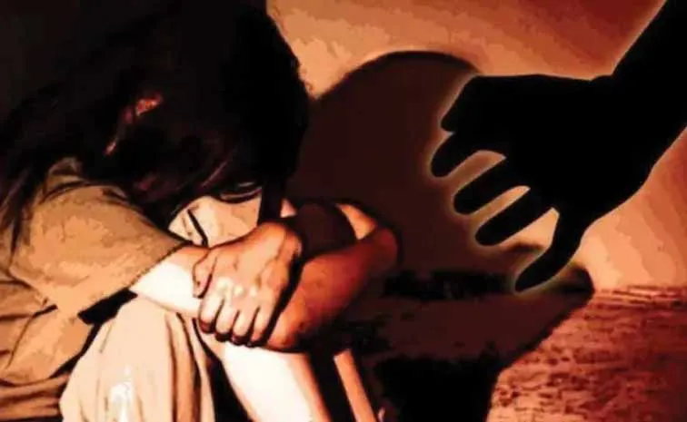 బాలికపై ఆటో డ్రైవర్‌ అత్యాచారం 
