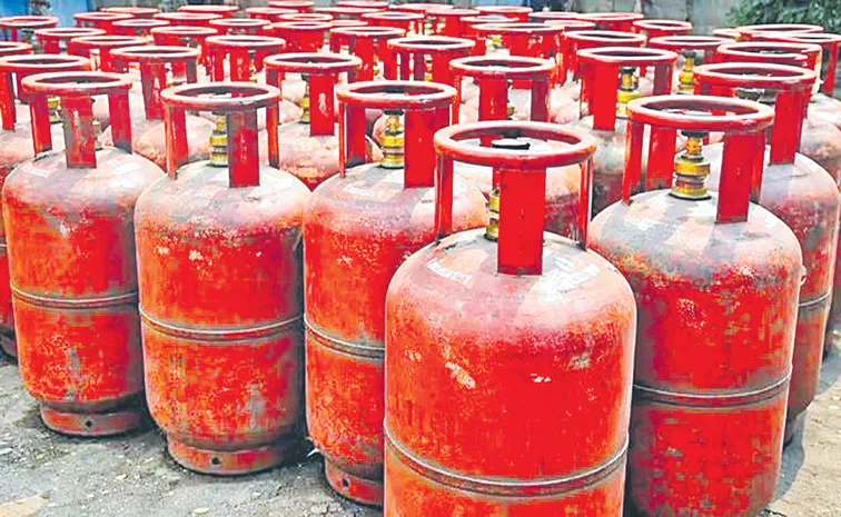 LPG Gas Crisis: People Suffers with Cooking gas not receive for 20 days