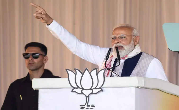 PM Narendra Modi accuses Congress of echoing Pakistan stance in rallies