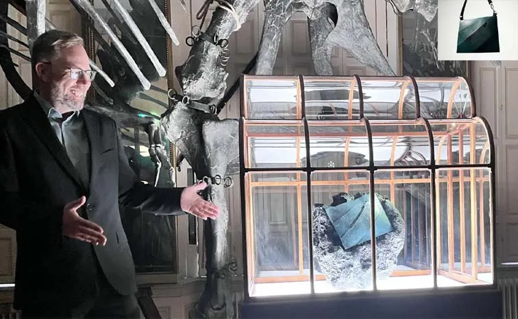 Worlds First 'Dinosaur Leather Handbag 