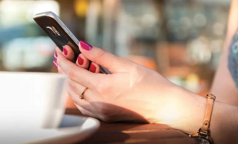 భార్య కాల్‌డేటా ఇవ్వలేదని… డెట్టాల్ తాగిన భర్త..!