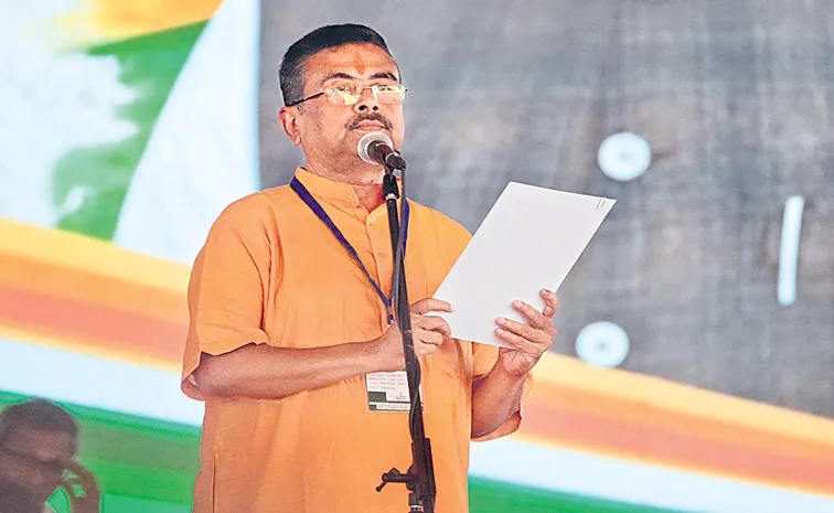ప్రమాణం చేస్తున్న సువేందు 