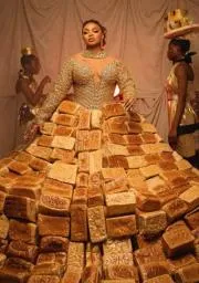 TV stars unusual dress made from 500 loaves of bread at African awards 