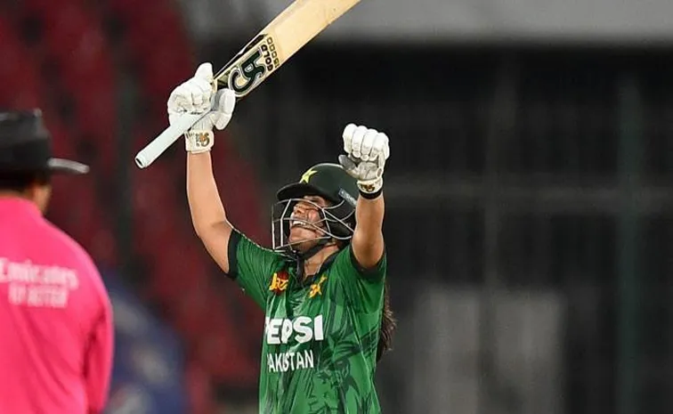 Ayesha Zafar's rapid ton crushes Zimbabwe