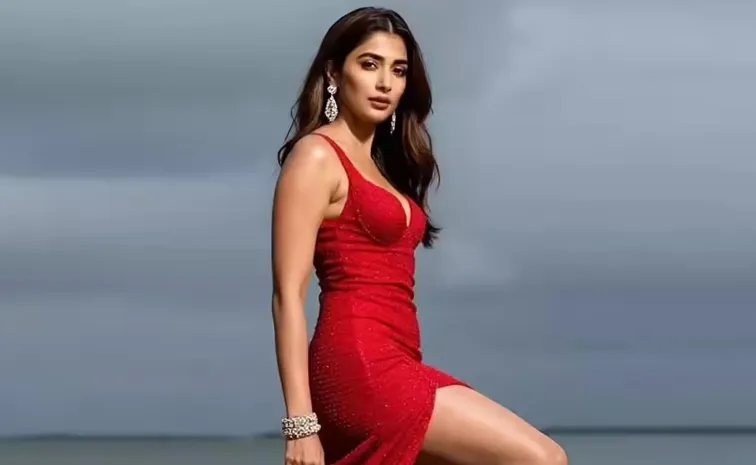 పూజా హెగ్డే ‘అందాల’ అస్త్రం.. ట్రోల్‌ చేస్తున్న నెటిజన్స్‌