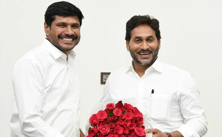 pudi srihari meets to ys jagan mohan reddy