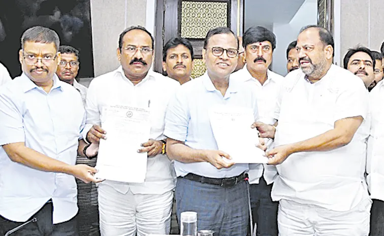 Telangana announces cashless health security scheme for government employees