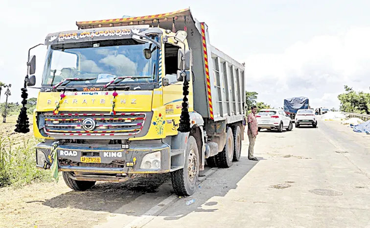 Four MGNREGA workers run over by truck in Andhra Pradesh