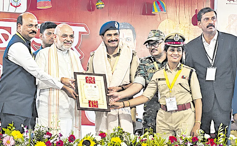 Amit Shah felicitates Telangana police officers for anti-Maoist operations