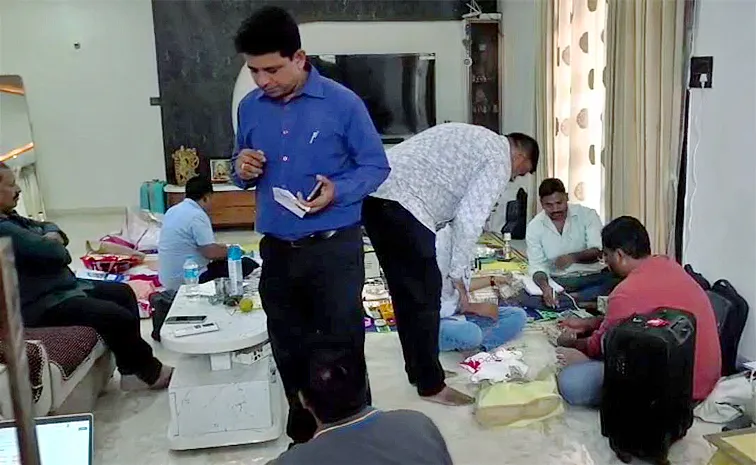 జలమండలి జీఎం ఇంట్లో సోదాలు.. భారీగా డబ్బు స్వాధీనం