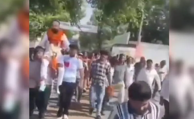 UP sexual assault Accused Released On Bailand Garlanded Carried On Shoulders1