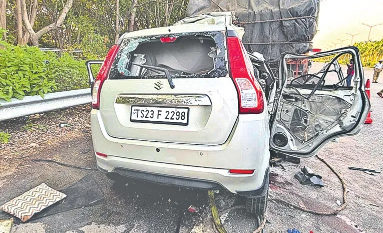 ORR: నిలిపి ఉంచిన వాహనాలే మృత్యు శకటాలు 