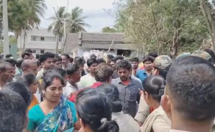 అనకాపల్లి దుప్పుతూరులో ఉద్రిక్తత