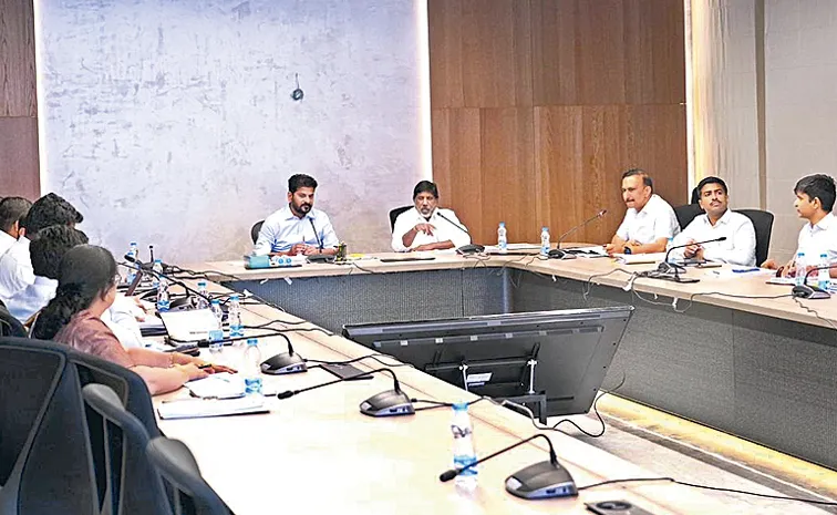 సబ్‌స్టేషన్ల పక్కనే సౌర విద్యుత్‌ ప్లాంట్లు