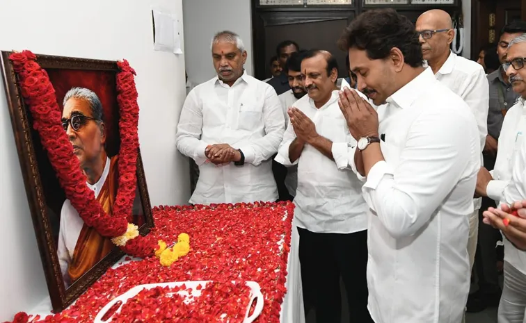 YS Jagan Pay Tributes To Tanguturi Prakasam Pantulu