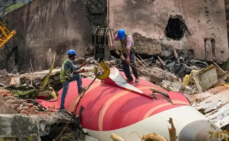 India Expands Ahmedabad Crash Probe, Scrutinizes Boeing 787 Fuel Switches