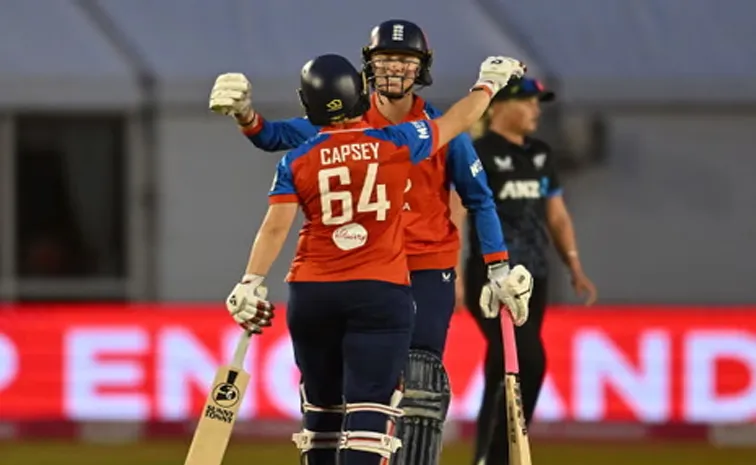 England women beat New zealand women by 7 wickets in first t201