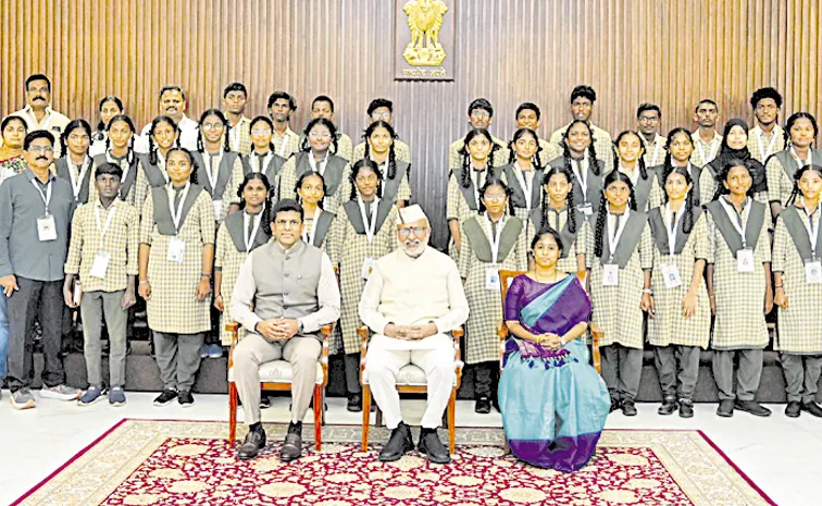 Delegation of School Students from Guntur Call on Vice President