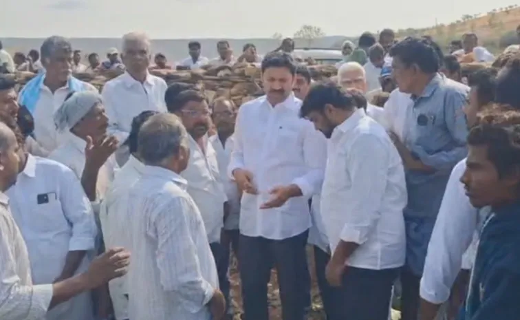 ‘వేల ఎకరాల్లో నష్టం.. రైతుల్ని వెంటనే ఆదుకోవాలి’