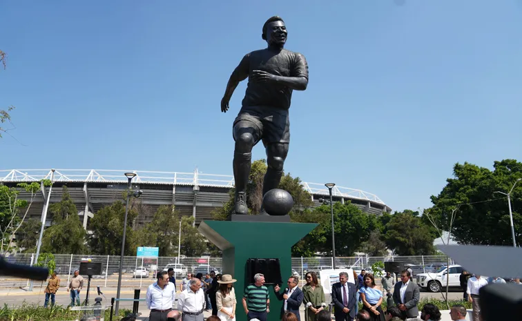 Pele Statue Unveiled In Guadalajara As Mexican City