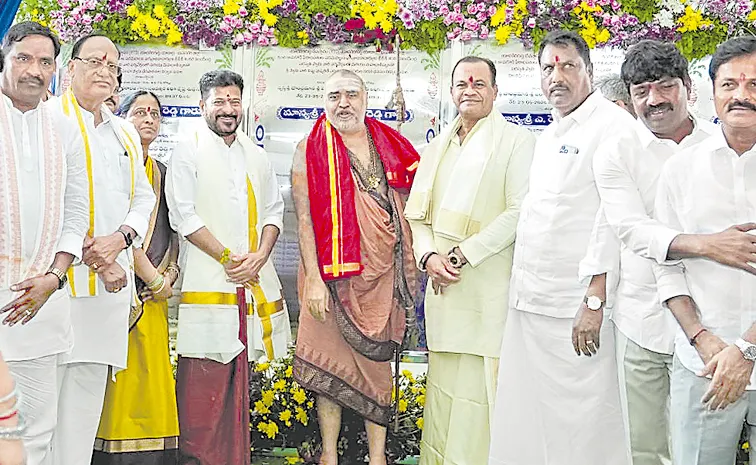 Telangana CM launches Rs 99. 55 crore projects at Yadagirigutta Temple