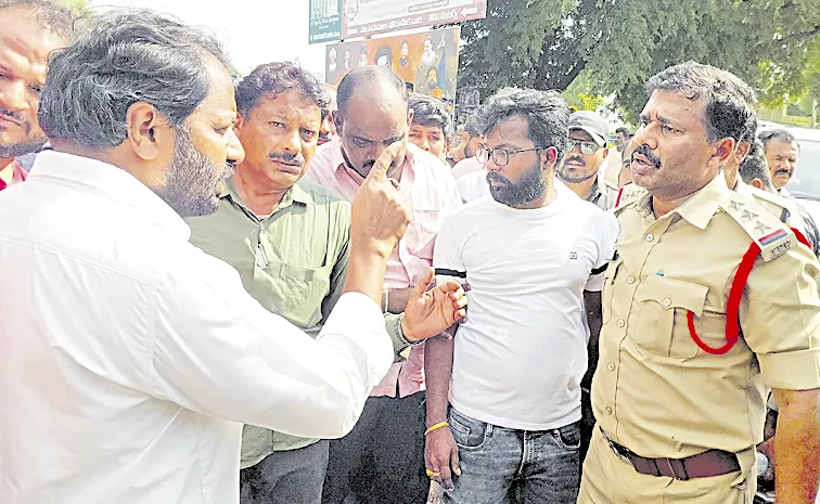 Clashes between TDP MLA Shajahan Basha and CI Kala Venkataramana In Madanapalle