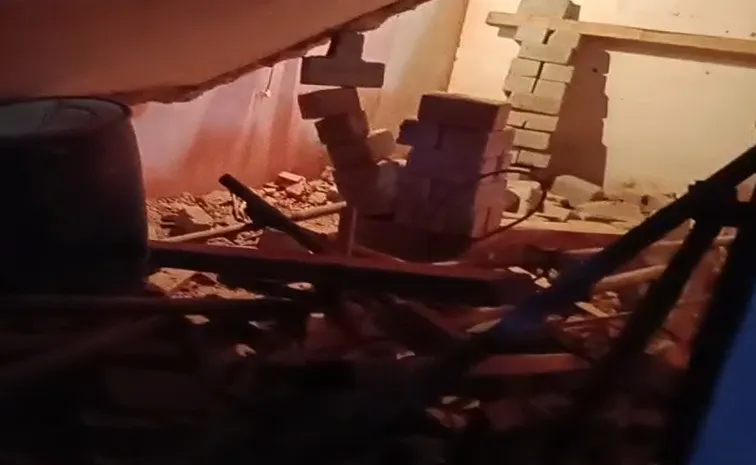 Building collapses while lifting with jockey