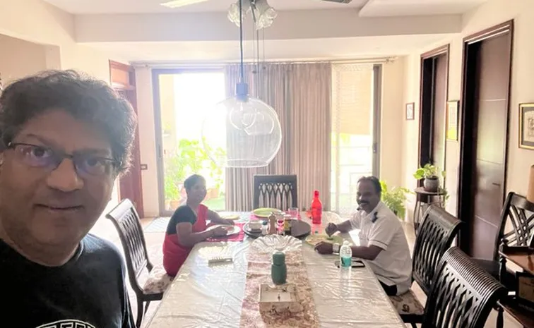 రెండు నెలలకొకసారి ‘టీం లంచ్‌’ : ఫోటో వైరల్‌