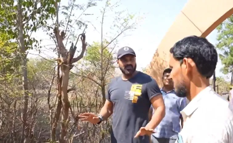 దారుణ స్థితిలో దాసరి సమాధి.. రంగంలోకి మంచు మనోజ్..!