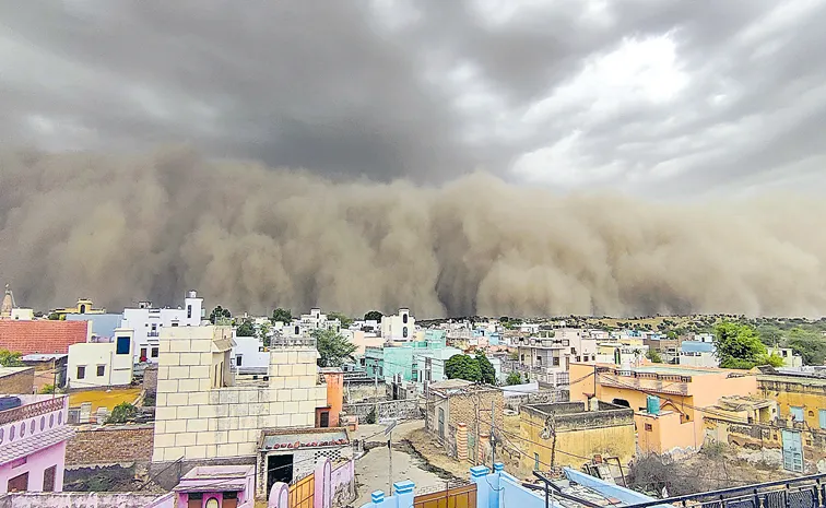 Dust storm hits Delhi-NCR with 70 kmph winds, thunderstorm and rain