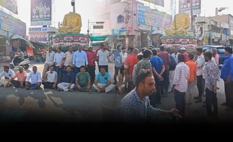 వైఎస్సార్‌ విగ్రహం ధ్వంసంపై వైఎస్సార్‌సీపీ ధర్నా