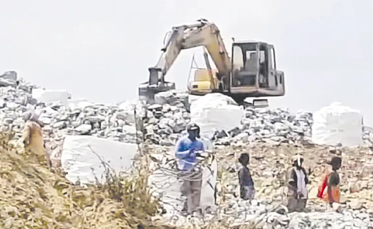 రూ.5 వేల కోట్ల కొండను కొట్టేస్తున్నారు