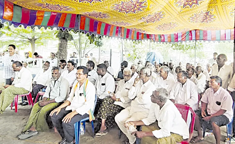 రెండో విడత భూ సమీకరణపై భగ్గుమన్న రైతులు