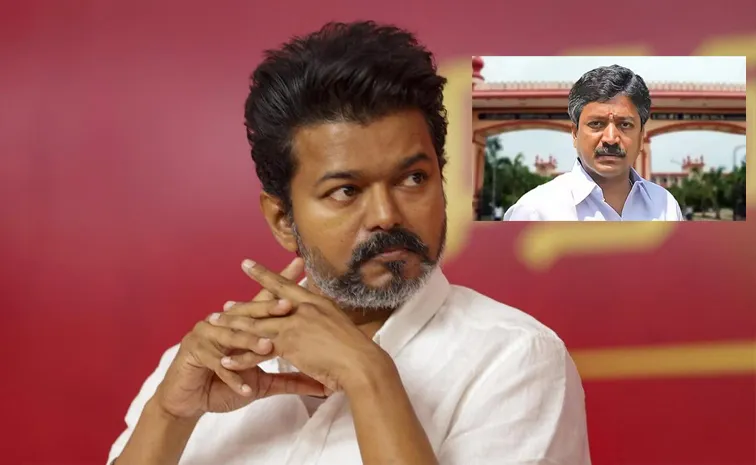 హాట్ హాట్​గా తమిళ పాలిటిక్స్..షణ్ముగంకి విజయ్‌ బంపరాఫర్‌! 