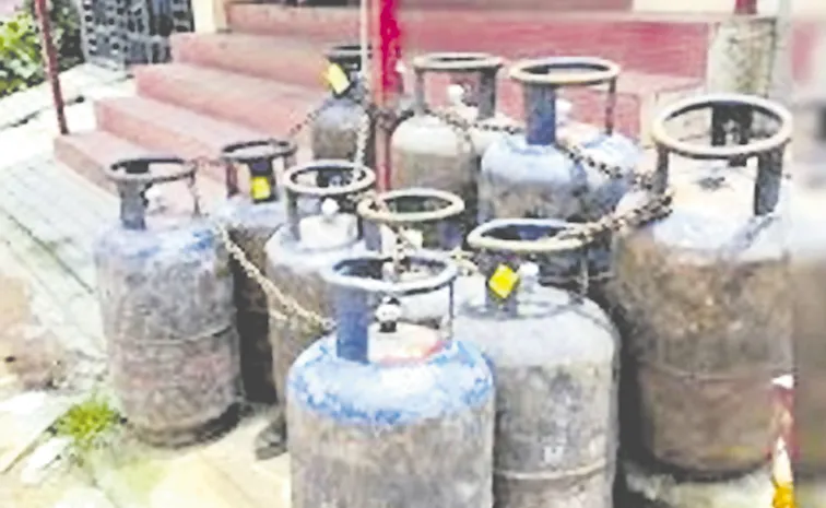 Commercial LPG Price Hike Pushes Hotels: Andhra Pradesh