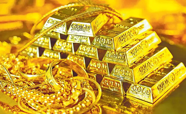 Gold regains Rs 1. 6 lakh per 10g level as weak US dollar lifts sentiment
