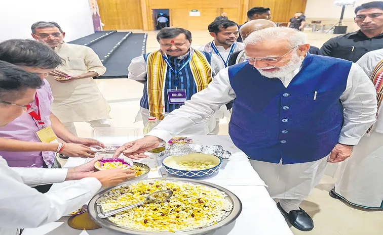 Union Cabinet honours PM Narendra Modi amid Longest PM
