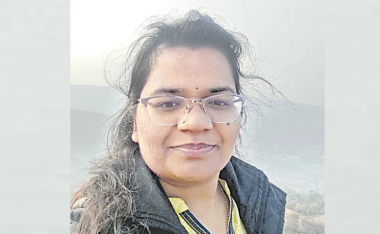 woman fell to her death from a sixth-floor apartment in Miyapur