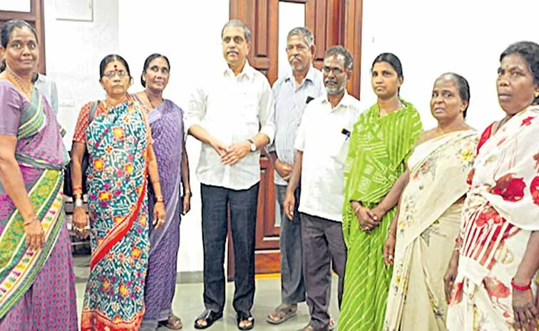 అన్యాయంగా తీసేశారు.. న్యాయం చేయండి