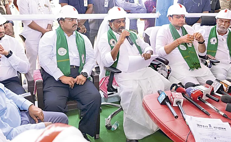 సింగరేణిపై రాజకీయాలెందుకు?