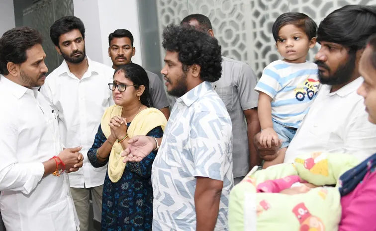 వైఎస్‌ జగన్‌ను కలిసిన రాజమండ్రి కల్తీ పాల బాధితులు