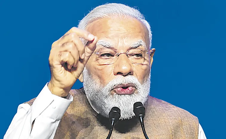 PM Modi meets leading CEOs in France