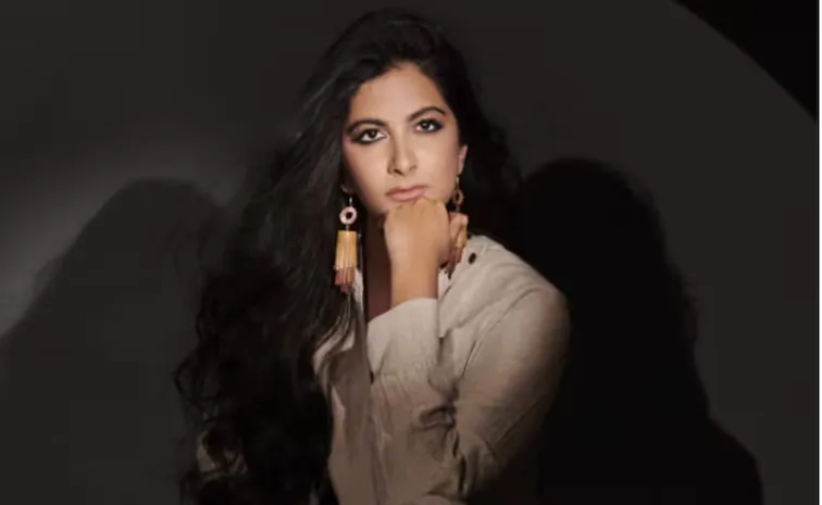 Rhea Kapoor Team Loses Rs 1. 35 Crore Diamond Earrings