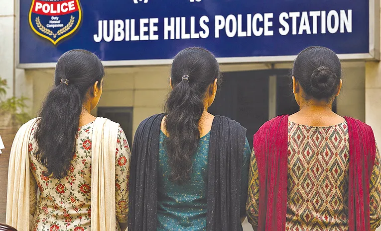 బిల్డర్‌ను మోసం చేసిన ముగ్గురు మహిళలు