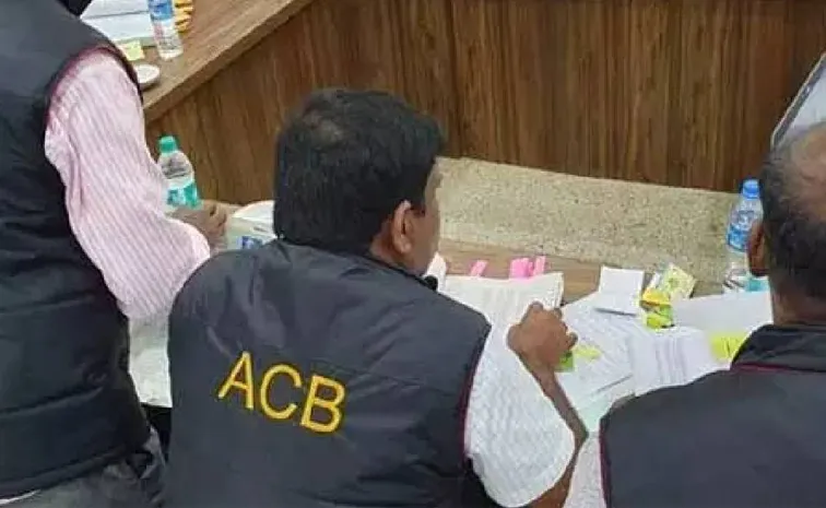 ఎక్సైజ్‌ సూపరిండెంట్ ఇంట్లో ఏసీబీ ఆకస్మిక తనిఖీలు