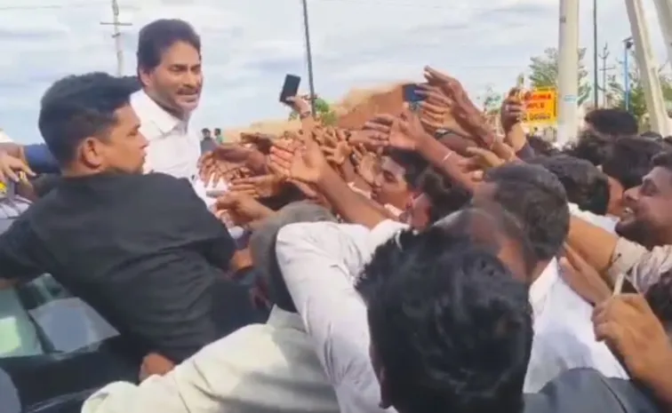 పులివెందులలో వైఎస్‌ జగన్‌