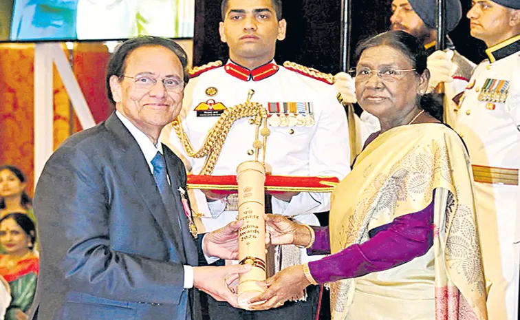 President Murmu confers Padma awards