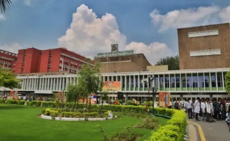 AIIMS Delhi Crisis Why Top Doctors Are Fleeing to Private Hospitals